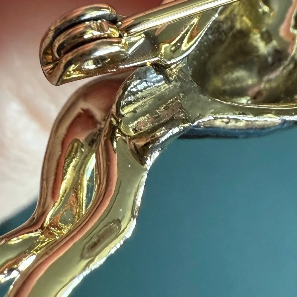Vintage 80’s Gold Tone Christmas Reindeer Holly Brooch Pin - Picture 6 of 8
